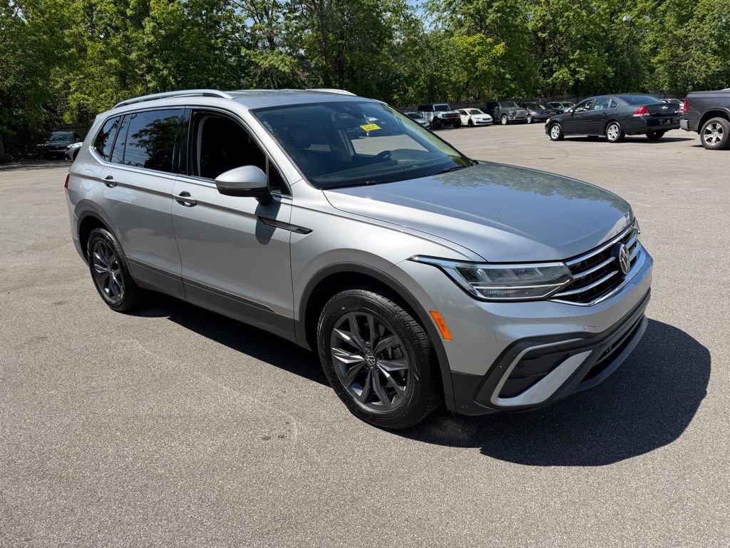 Certified 2023 Volkswagen Tiguan SE FWD image 3