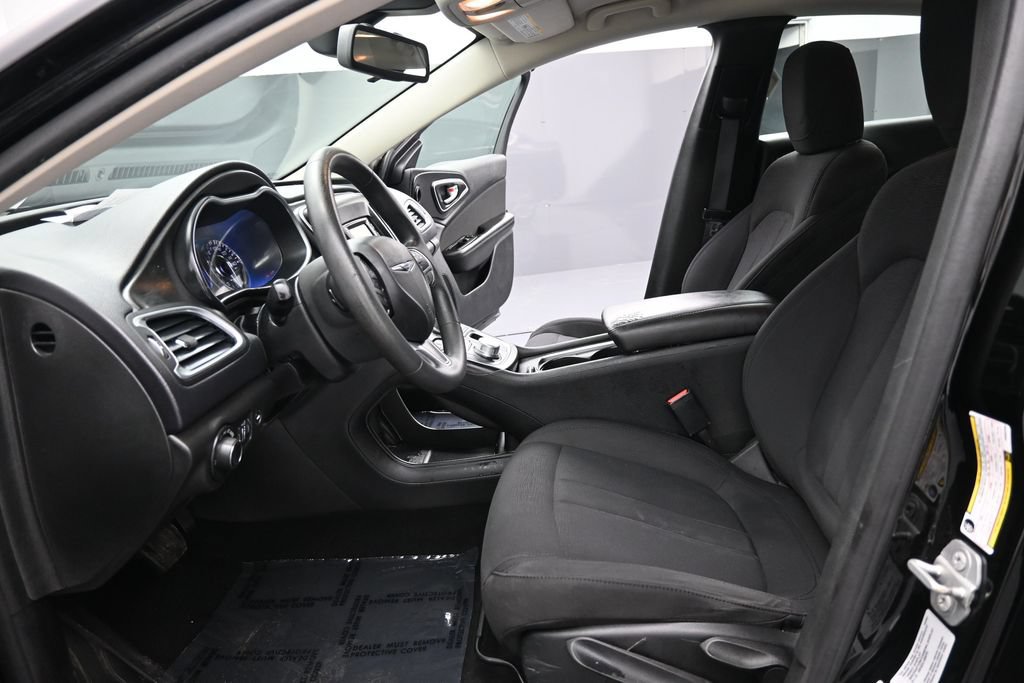 Used 2015 Chrysler 200 Limited FWD image 10