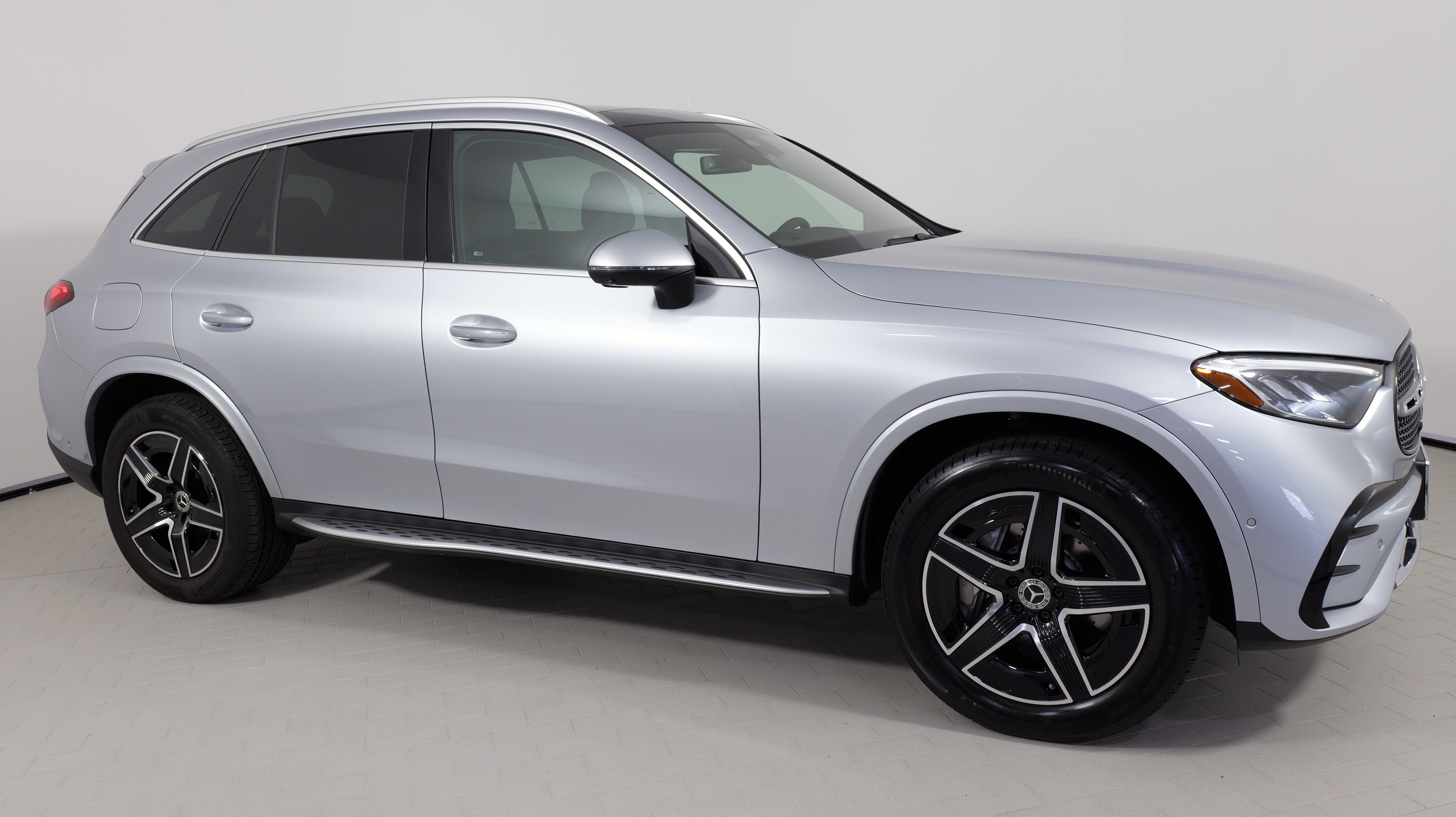 Used 2025 Mercedes-Benz GLC 350e 4MATIC image 10