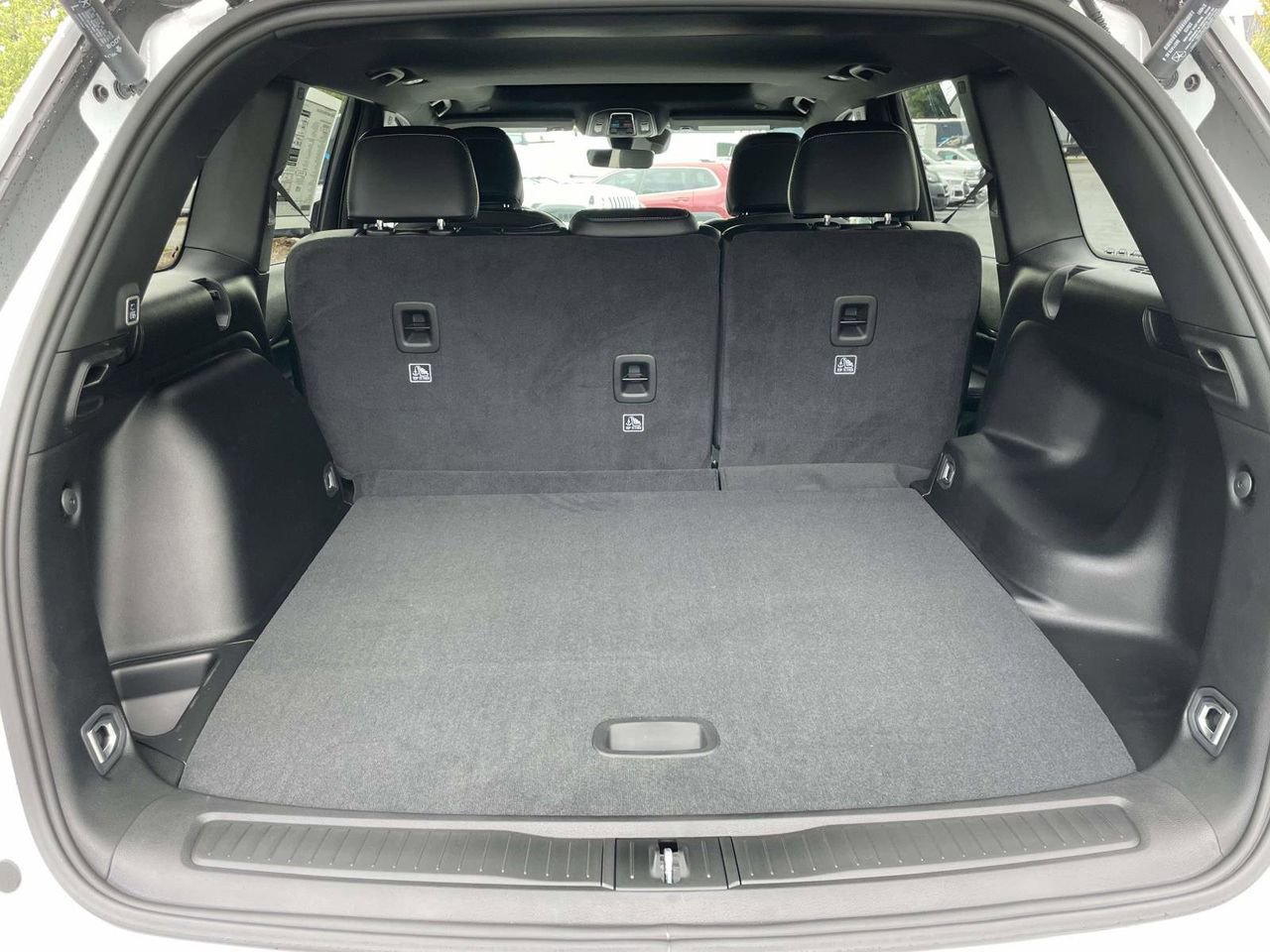 New 2025 Jeep Grand Cherokee Altitude image 31