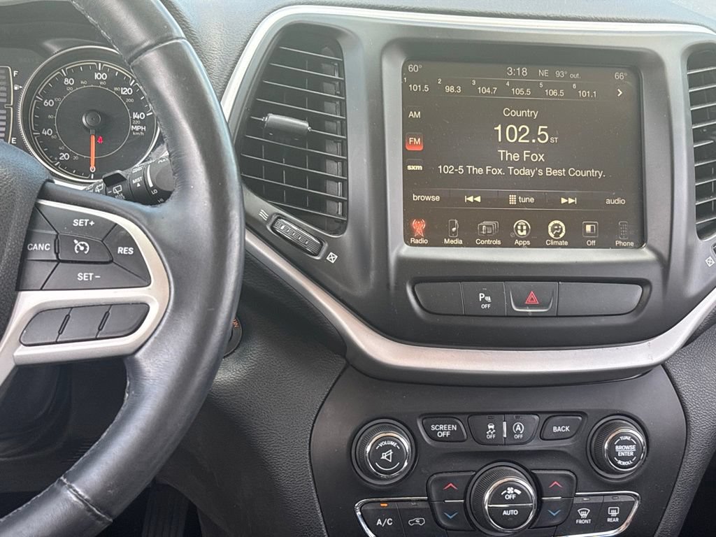 Used 2017 Jeep Cherokee Latitude w/ Comfort/Convenience Group FWD image 11