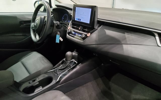 Used 2025 Toyota Corolla LE FWD image 16