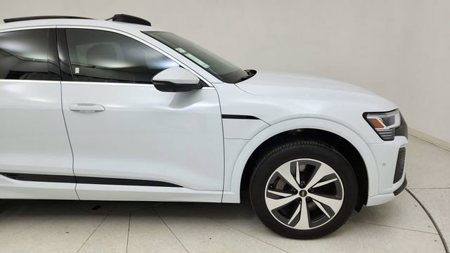 Used 2024 Audi Q8 e-tron Premium Plus w/ Premium Plus Package image 7