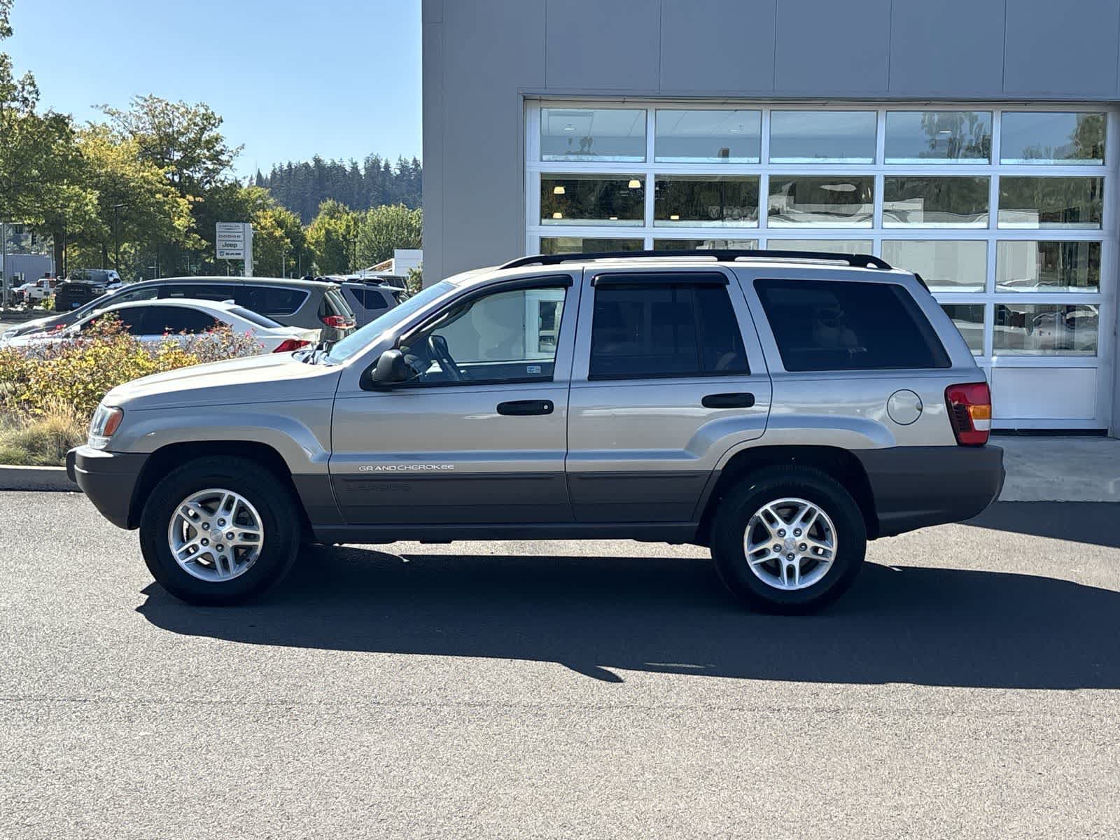 Used 2003 Jeep Grand Cherokee Laredo AWD/4WD image 2