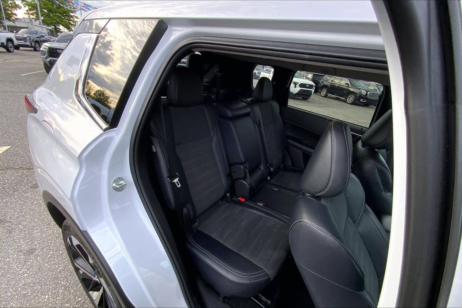 Used 2024 Mitsubishi Outlander SE FWD image 19