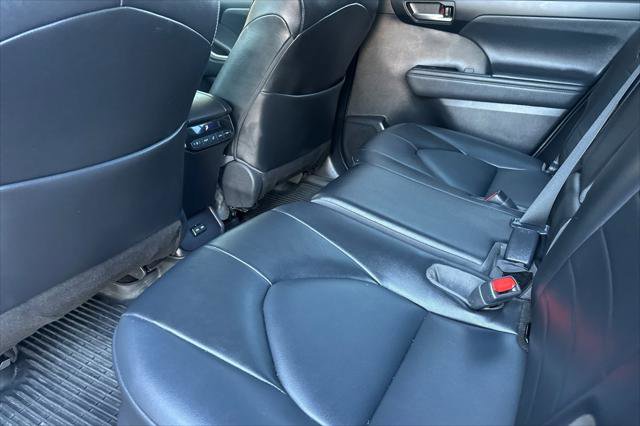 Certified 2022 Toyota Highlander XLE image 4