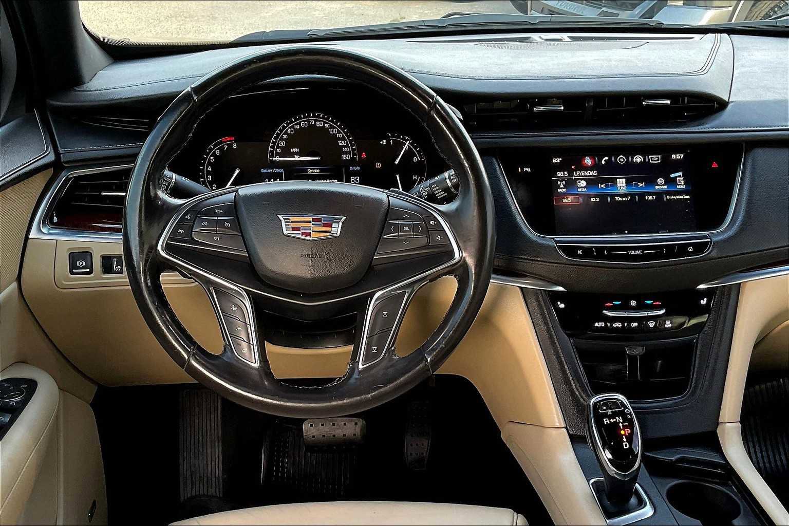 Used 2018 Cadillac XT5 Luxury w/ Driver Awareness Package image 9