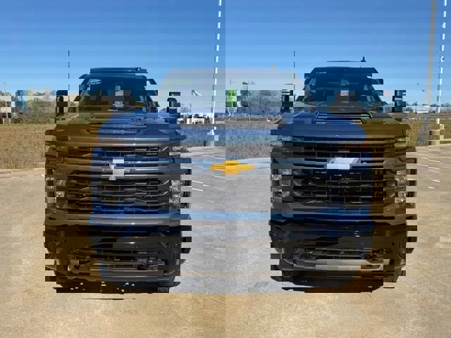 Used 2025 Chevrolet Silverado 2500 Custom w/ Custom Value Package image 8