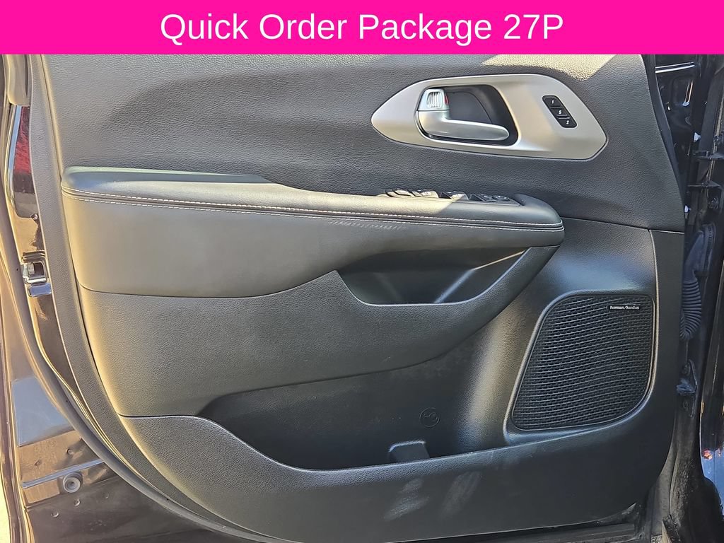 Used 2024 Chrysler Pacifica Limited w/ Uconnect Theater Family Group FWD image 13
