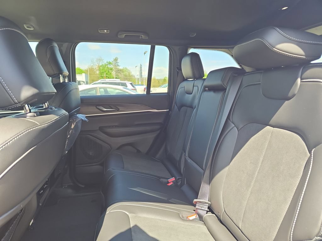 New 2026 Jeep Grand Cherokee Altitude AWD/4WD image 24