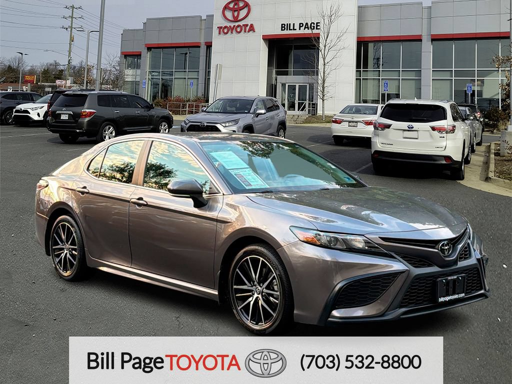 Used 2024 Toyota Camry SE FWD image 1