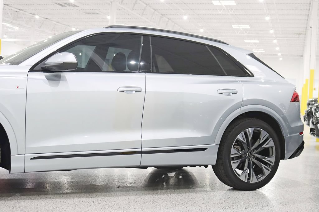 Used 2025 Audi Q8 Prestige AWD/4WD image 3