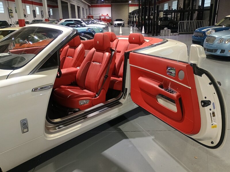 Used 2018 Rolls-Royce Dawn RWD image 21
