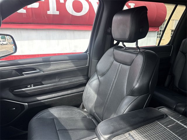 Used 2023 Jeep Wagoneer L Series III w/ Preferred Equipment Group image 25