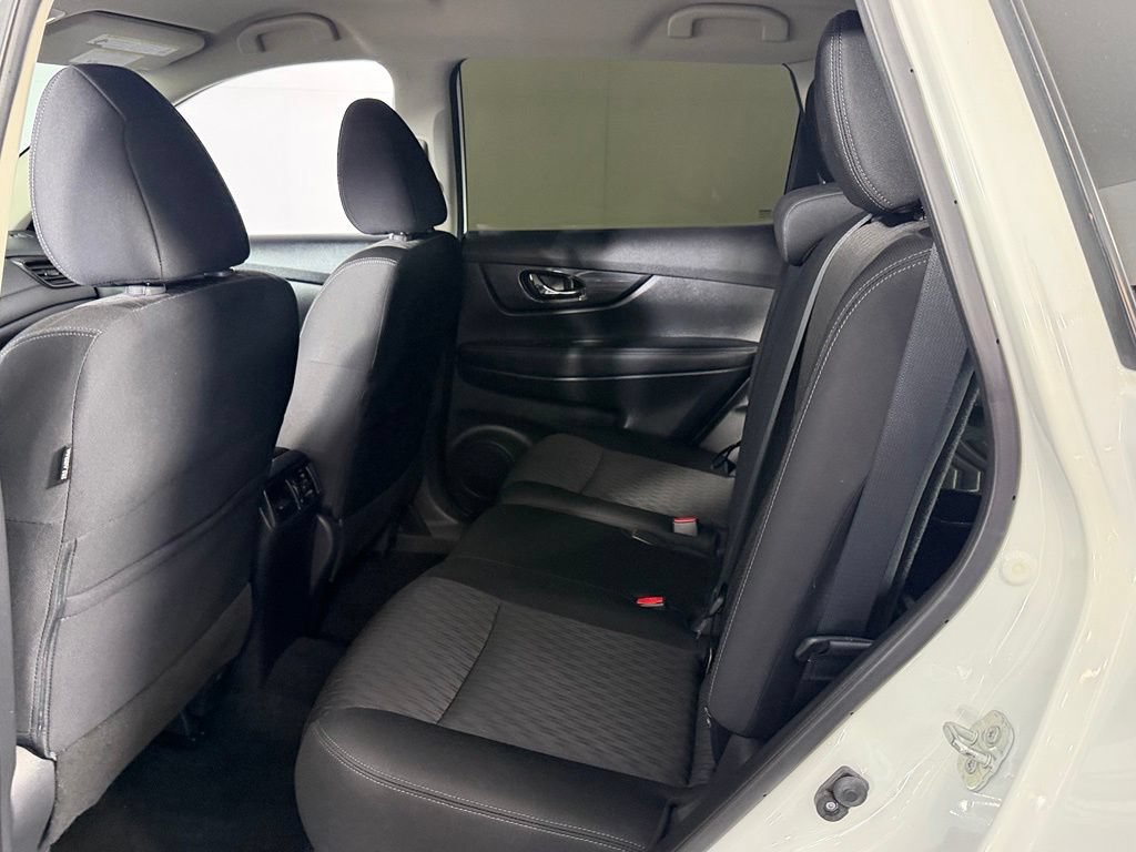 Used 2020 Nissan Rogue SV FWD image 25