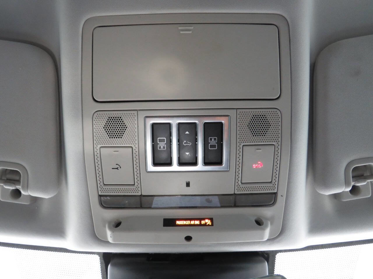 Used 2018 Land Rover Discovery SE AWD/4WD image 29