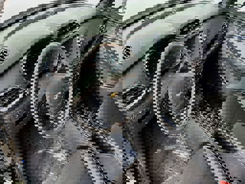 Used 2023 Chevrolet TrailBlazer LT w/ Convenience Package FWD image 2