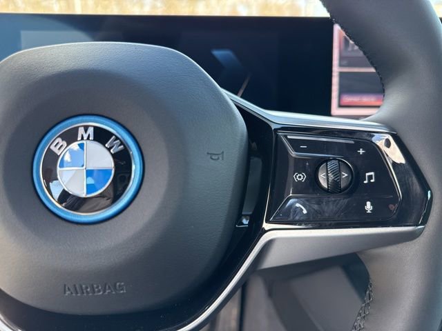 Used 2024 BMW i5 eDrive40i w/ M Sport Package RWD image 35