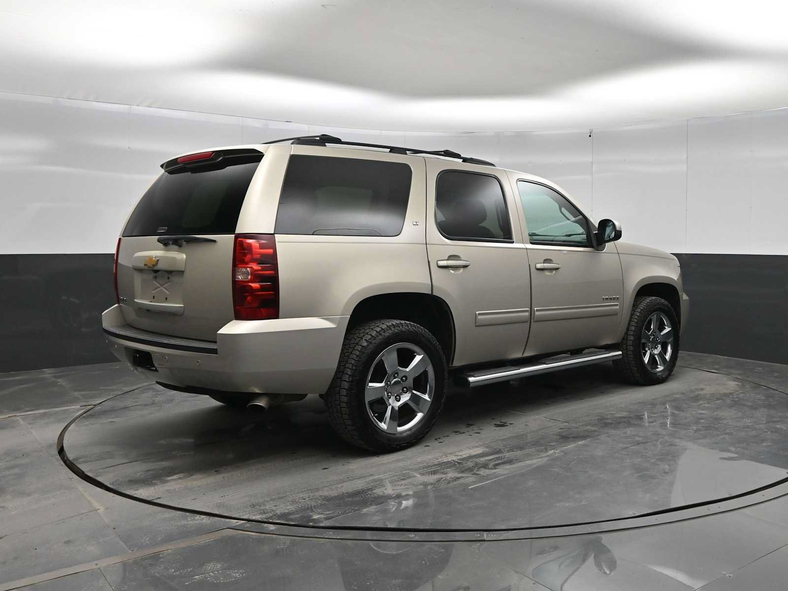 Used 2014 Chevrolet Tahoe LT w/ Luxury Package RWD image 7