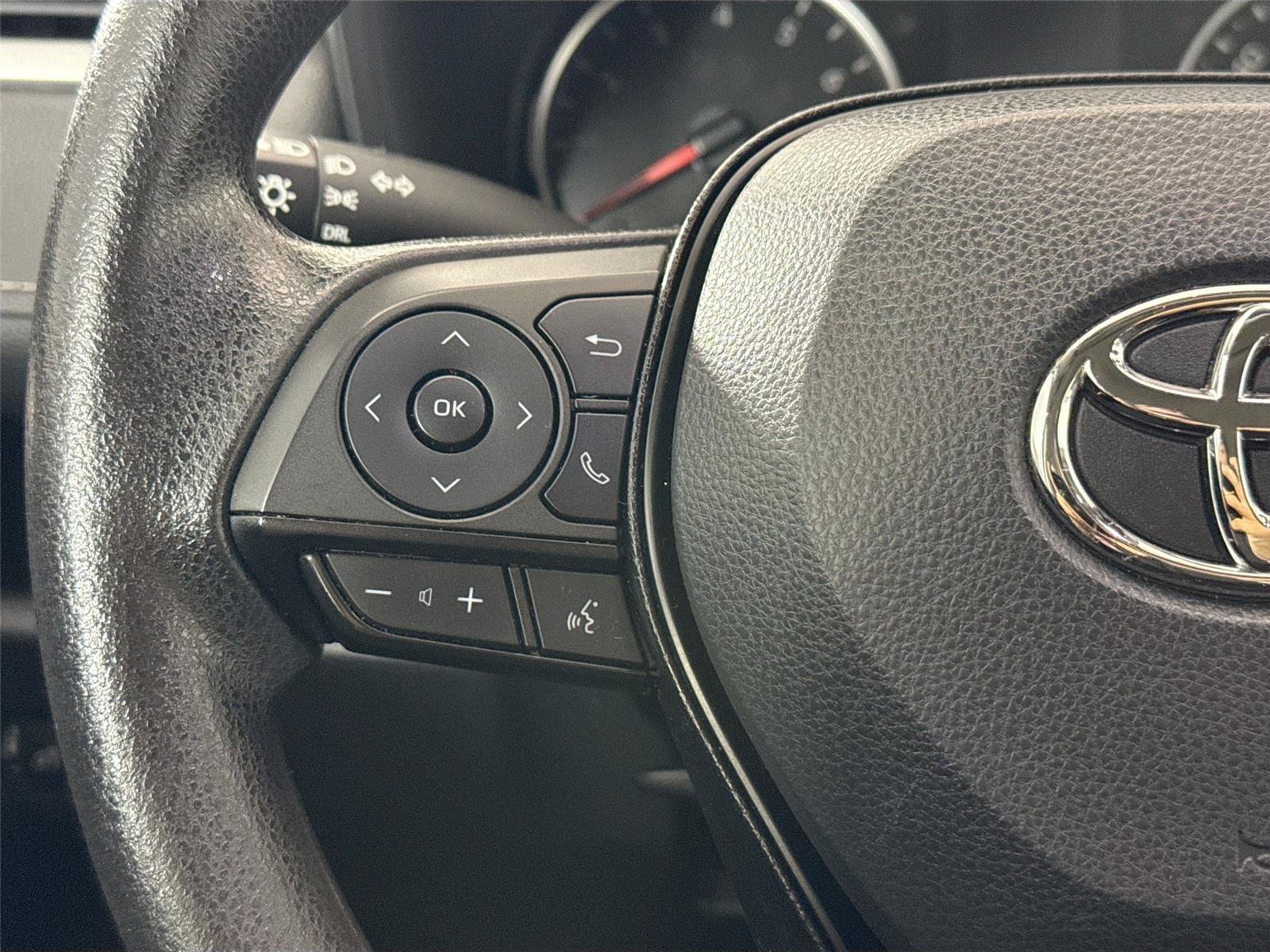Used 2022 Toyota RAV4 LE FWD image 17