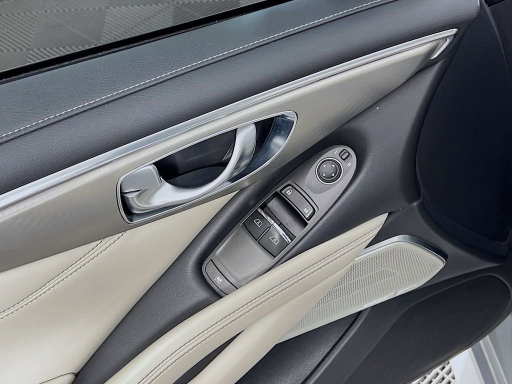 Used 2017 INFINITI Q60 w/ Cargo Package image 16