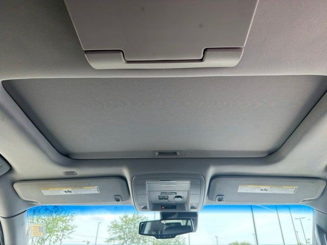 Used 2018 Chevrolet Suburban LT AWD/4WD image 31
