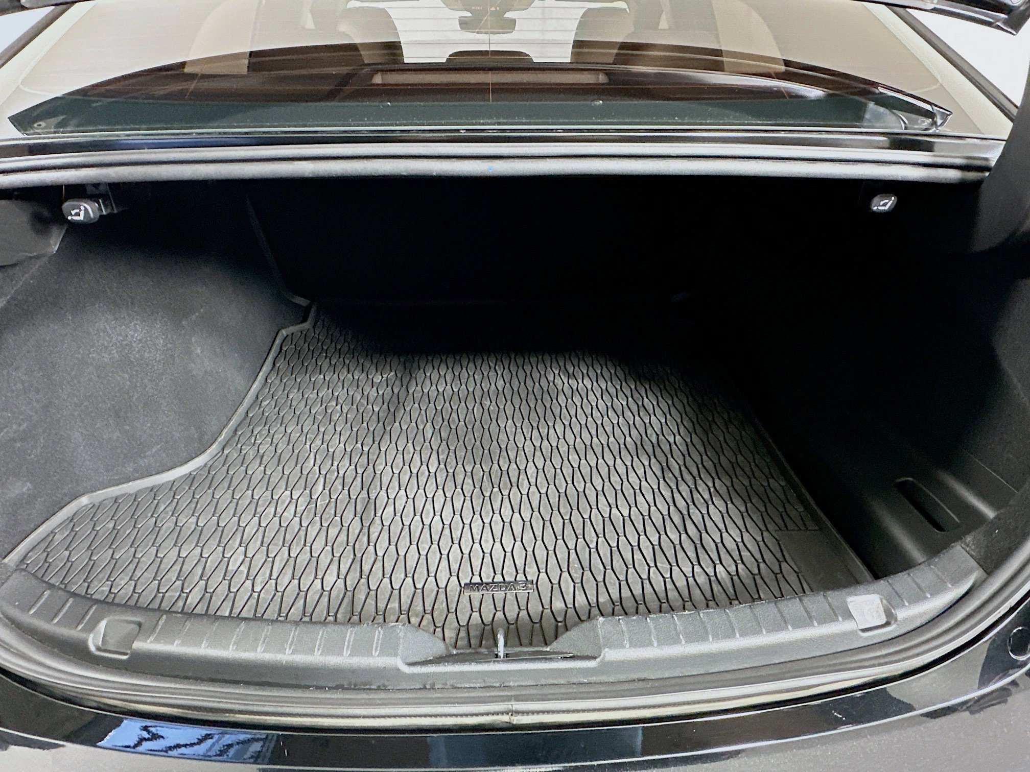 Used 2019 MAZDA MAZDA3 w/Premium Pkg image 28