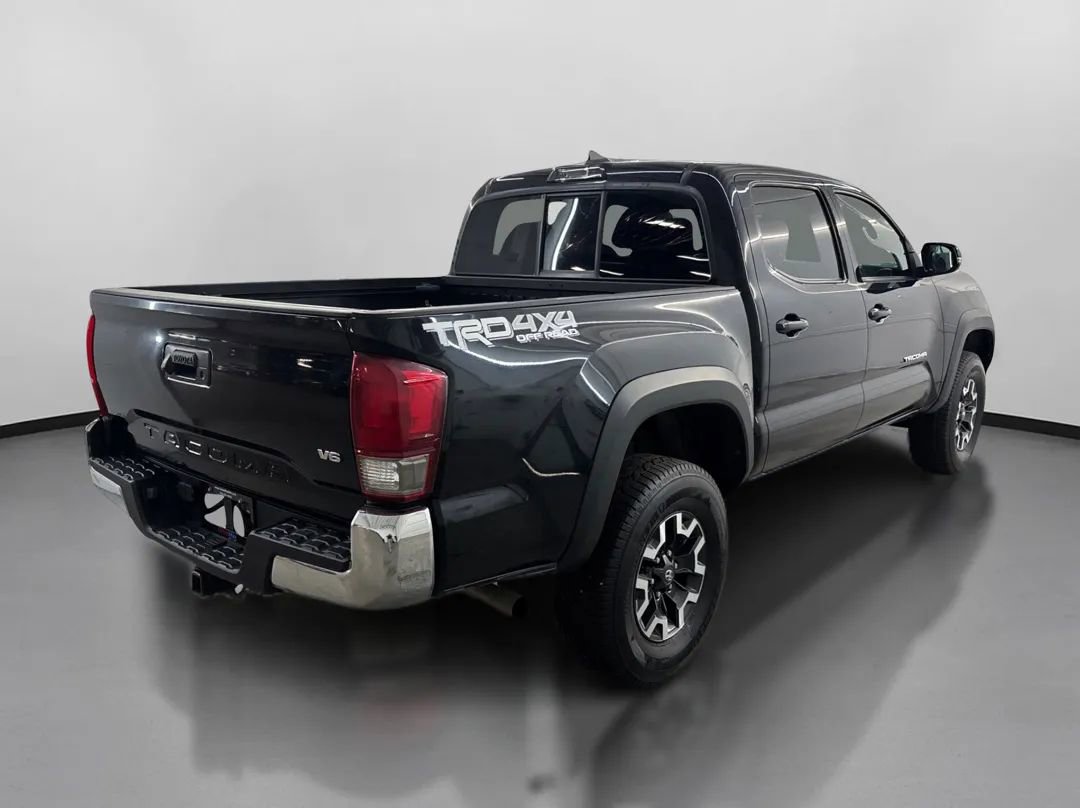 Used 2016 Toyota Tacoma TRD Off-Road w/ Towing Package AWD/4WD image 10