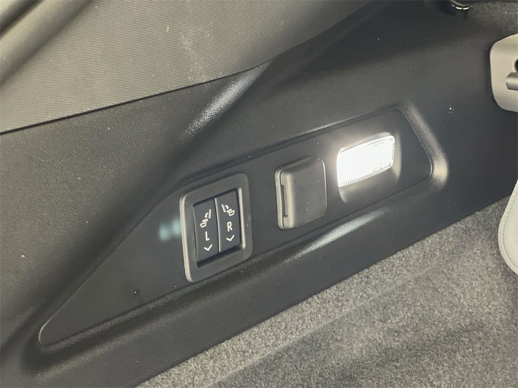 New 2026 Cadillac Lyriq V image 32