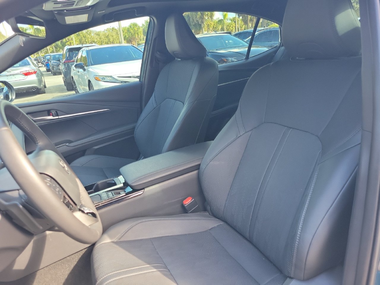 Used 2025 Toyota Camry XSE FWD image 17