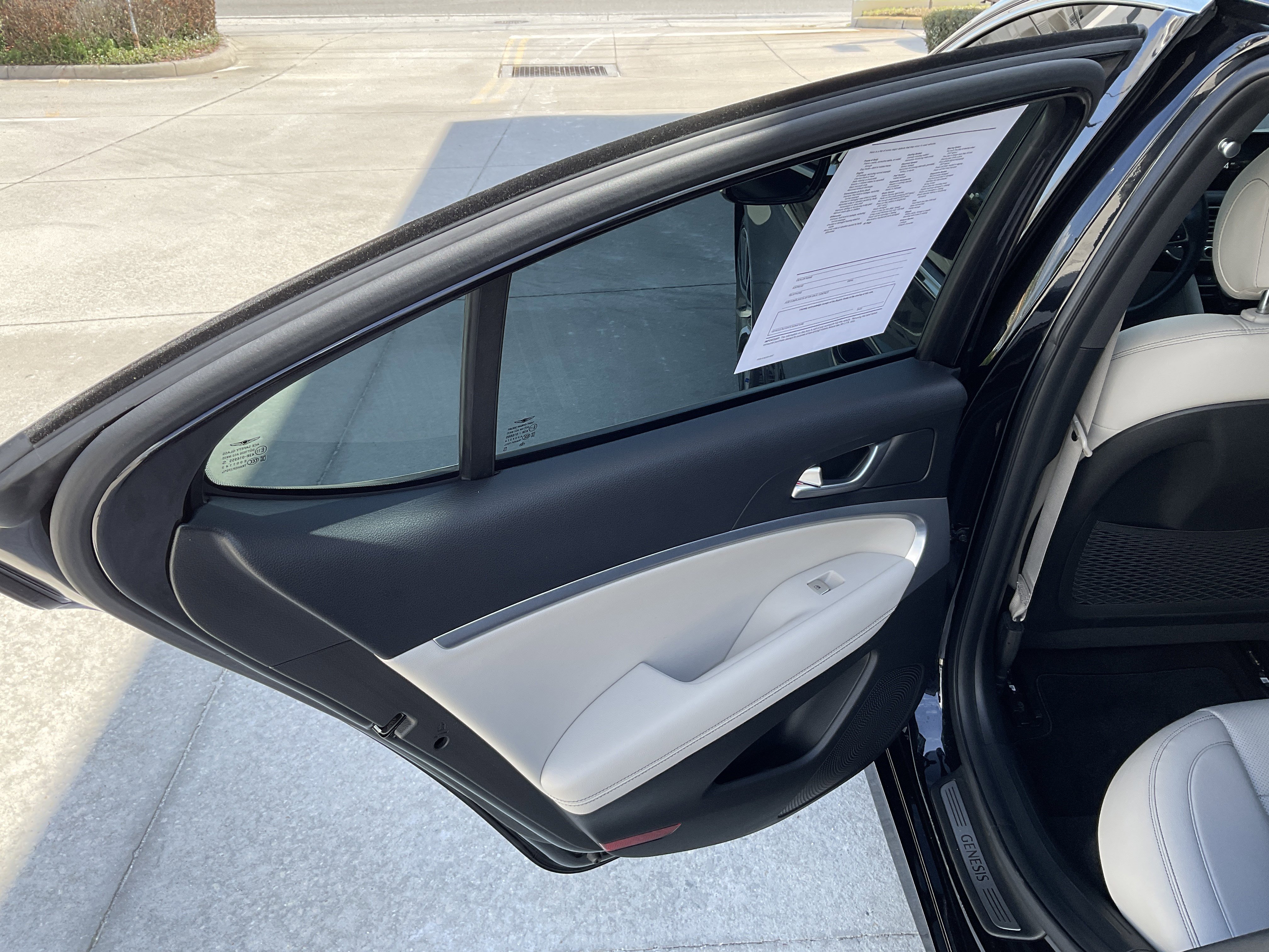 Used 2023 Genesis G70 2.0T image 22