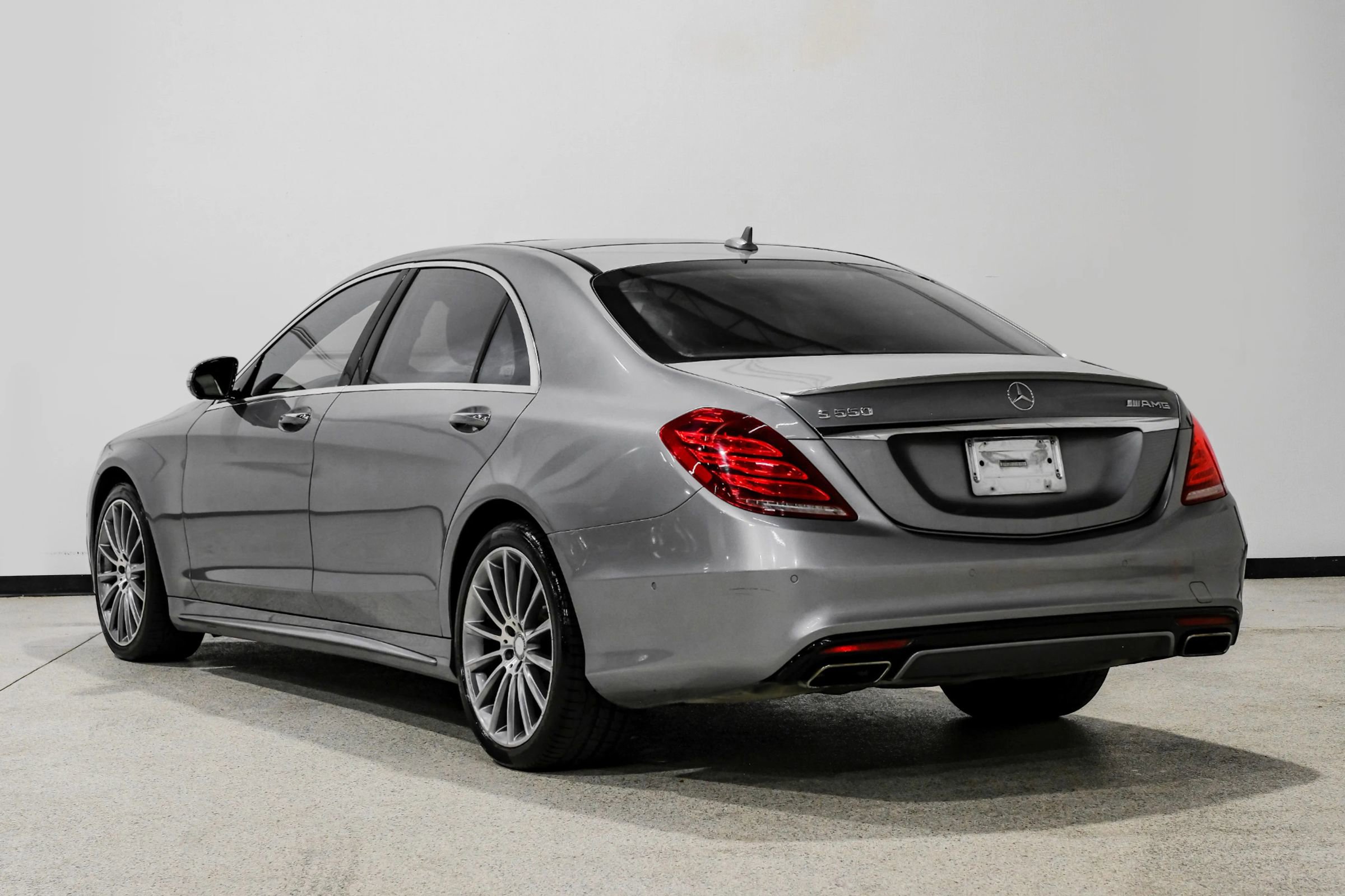 Used 2015 Mercedes-Benz S 550 Sedan w/ Sport Package w/ Sport Package image 8