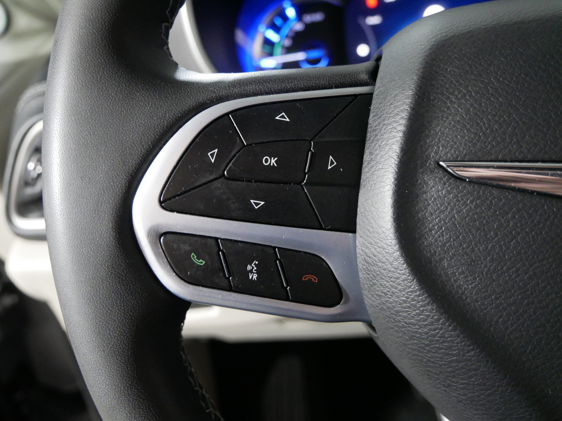 Used 2023 Chrysler Pacifica Touring-L FWD image 27