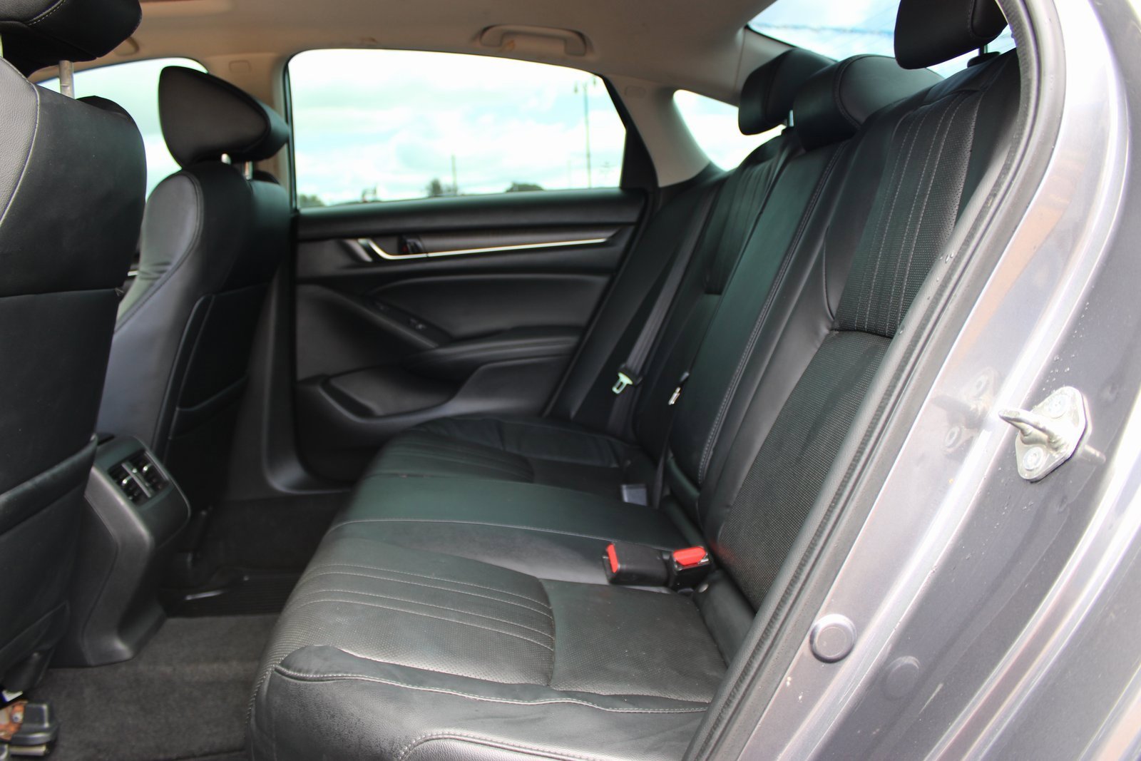 Used 2018 Honda Accord Touring image 13