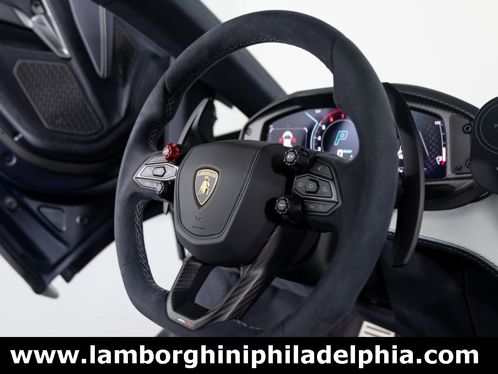 Used 2025 Lamborghini Revuelto image 33