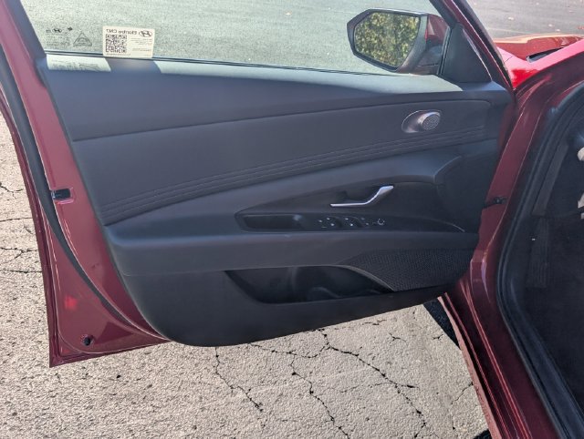 Certified 2025 Hyundai Elantra SEL FWD image 17