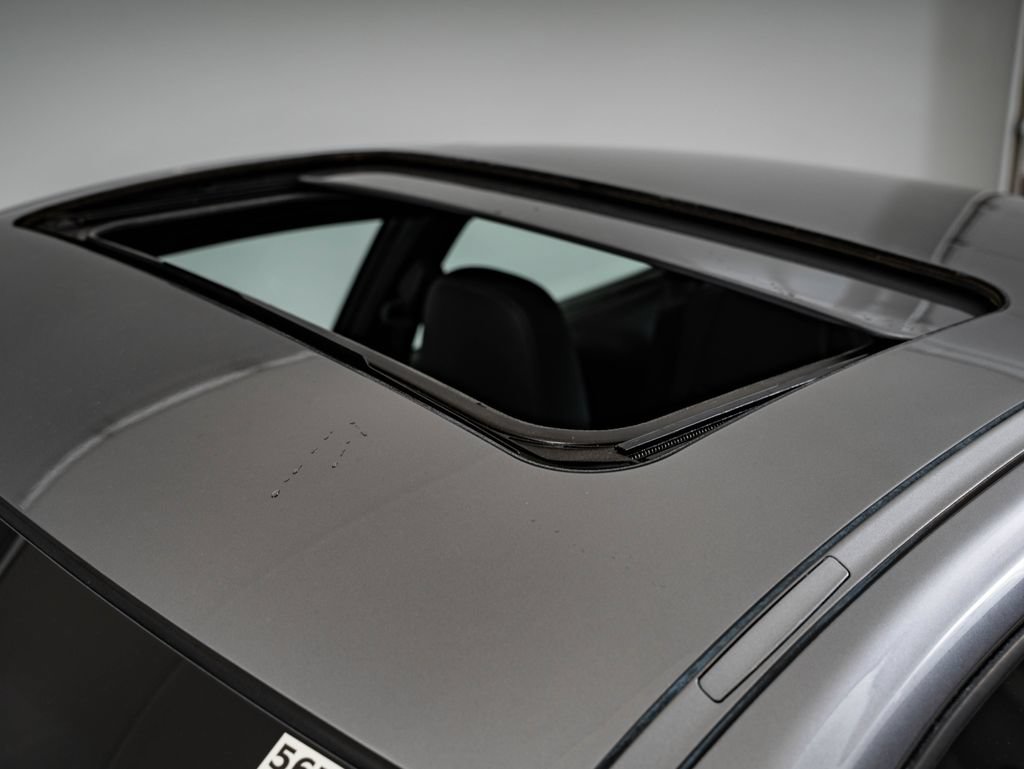 Used 2005 Porsche 911 Carrera RWD image 13