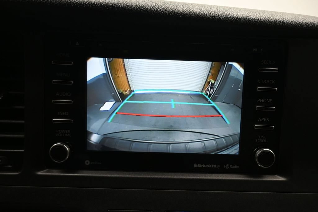 Used 2018 Toyota Sienna LE w/ Carpet Mat Package FWD image 18