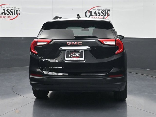 Used 2022 GMC Terrain SLE w/ Driver Convenience Package image 2