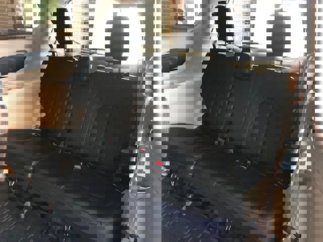 Used 2018 Chrysler Pacifica Touring-L image 8