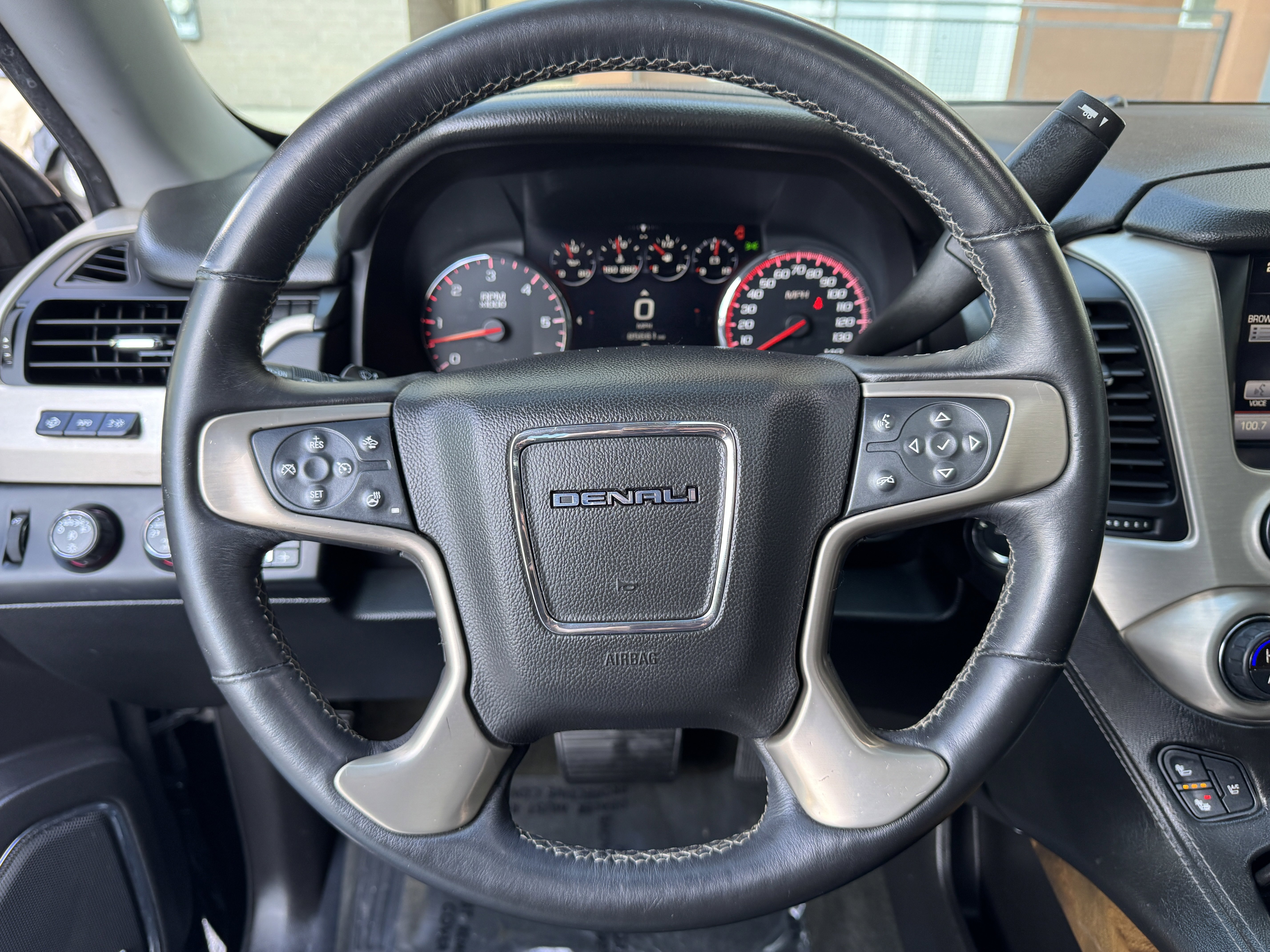 Used 2015 GMC Yukon Denali w/ Touring Package AWD/4WD image 27