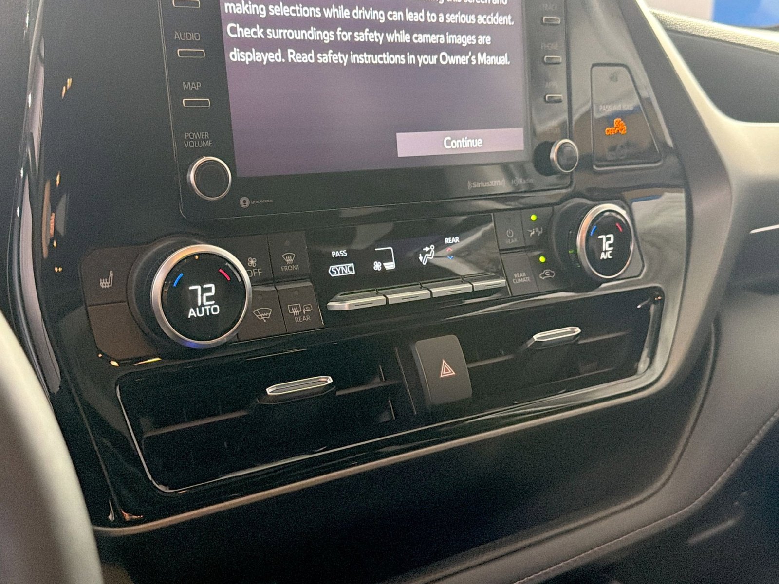 Used 2021 Toyota Highlander XLE AWD/4WD image 35