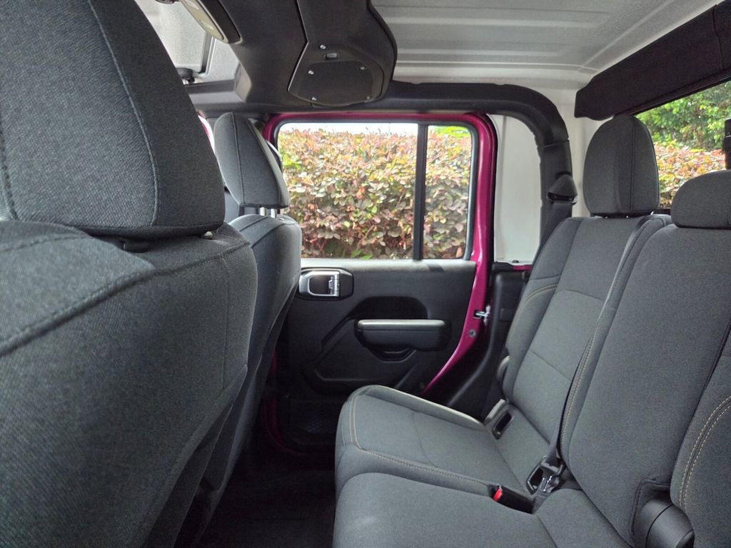 Used 2024 Jeep Gladiator Sport AWD/4WD image 10