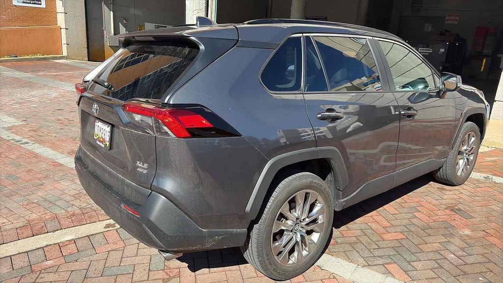 Used 2020 Toyota RAV4 XLE Premium image 3