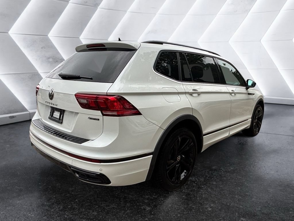 Certified 2024 Volkswagen Tiguan SE R-Line AWD/4WD image 4