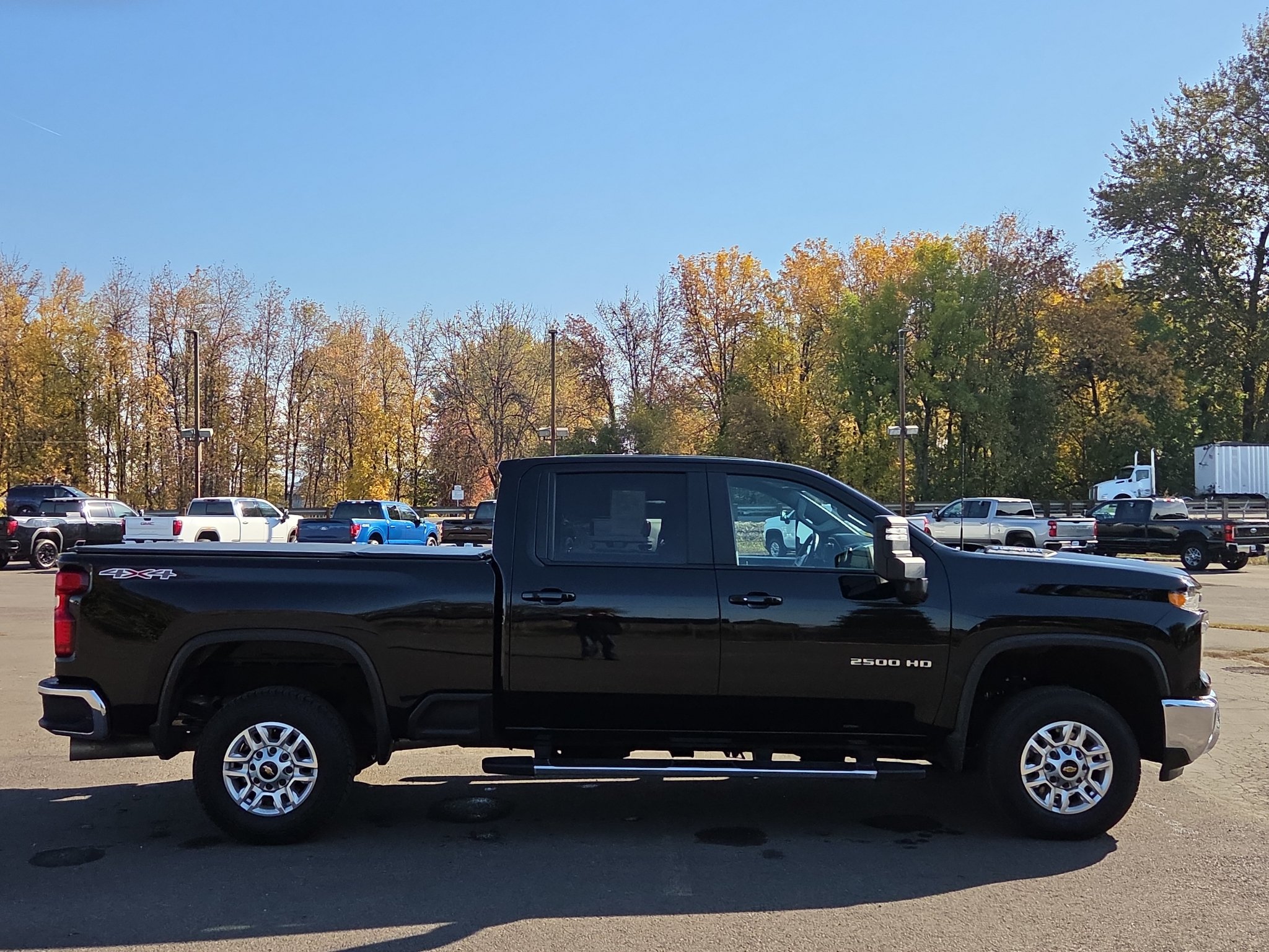 Used 2025 Chevrolet Silverado 2500 LT w/ Convenience Package AWD/4WD image 12