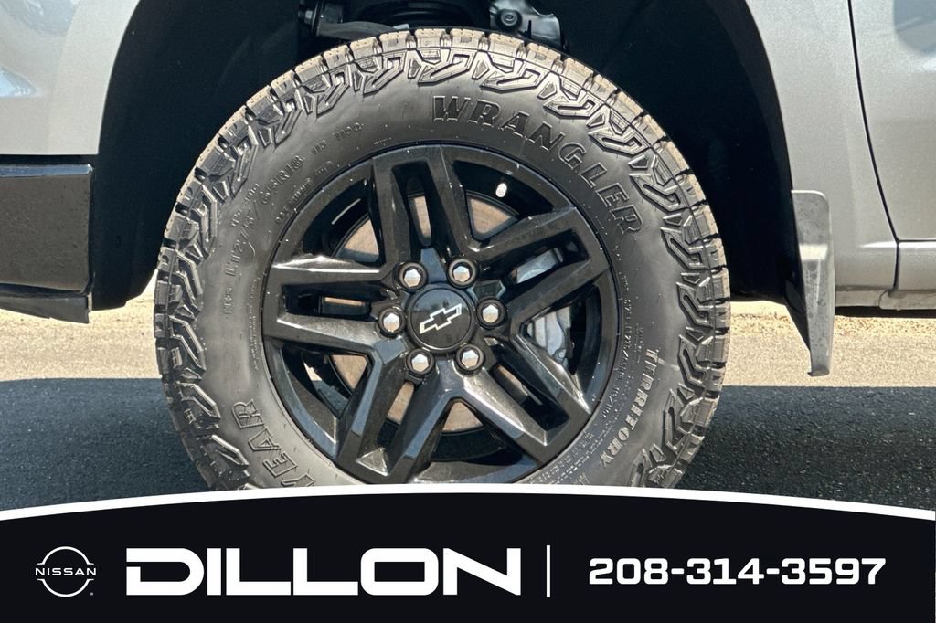 Used 2025 Chevrolet Silverado 1500 Custom Trail Boss AWD/4WD image 25
