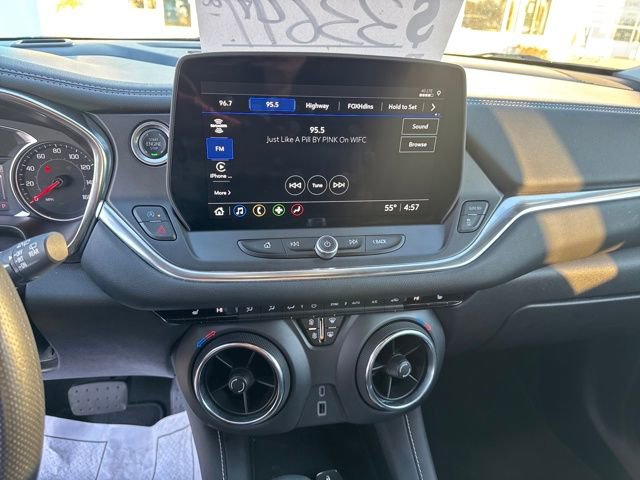 Used 2025 Chevrolet Blazer LT image 22