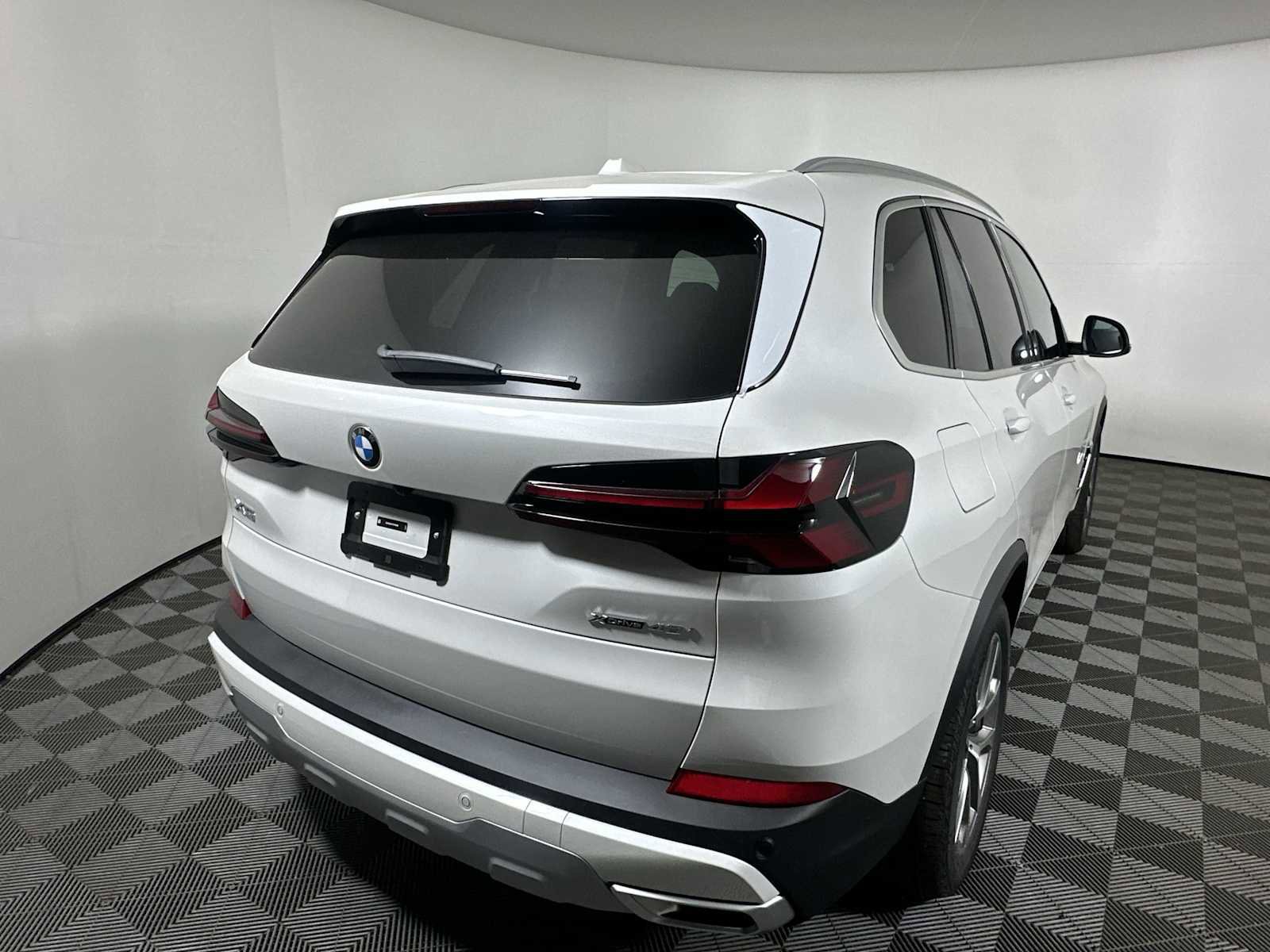 New 2026 BMW X5 xDrive40i w/ Premium Package image 9