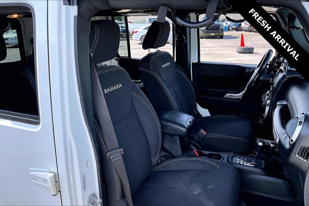 Used 2018 Jeep Wrangler Unlimited Sahara w/ Connectivity Group AWD/4WD image 27